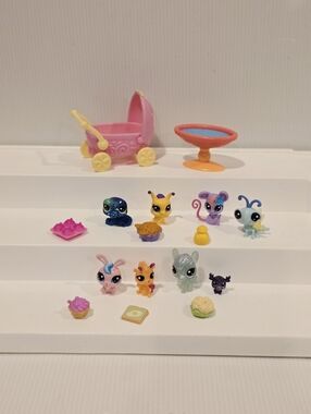 Littlest Pet Shop LPS Mini Figure and Accessories Set